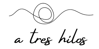 A TRES HILOS